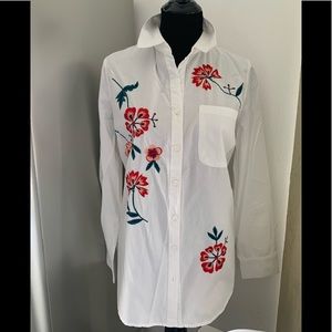 🌺NWT NY & Co. White Embroidered Shirt size M
